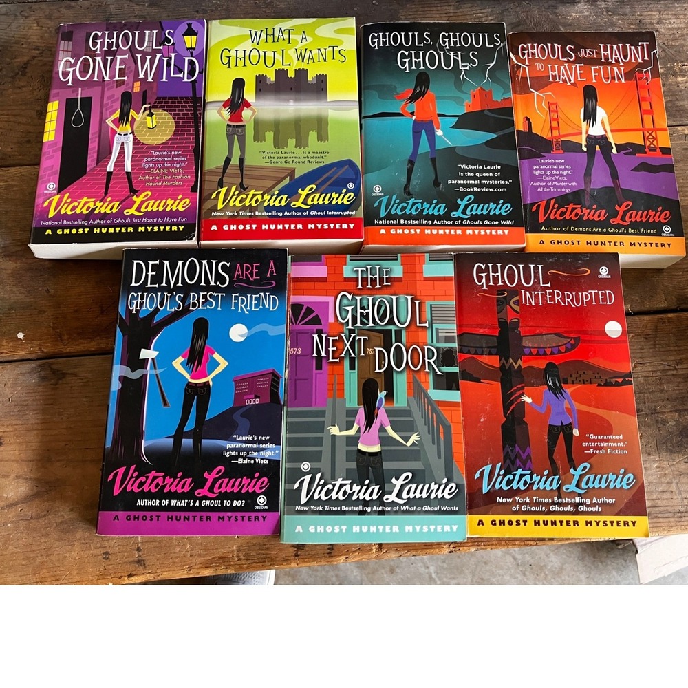 Victoria Laurie Ghost Hunter Mystery 7‎ Book Lot Paperbacks M.J. Holliday